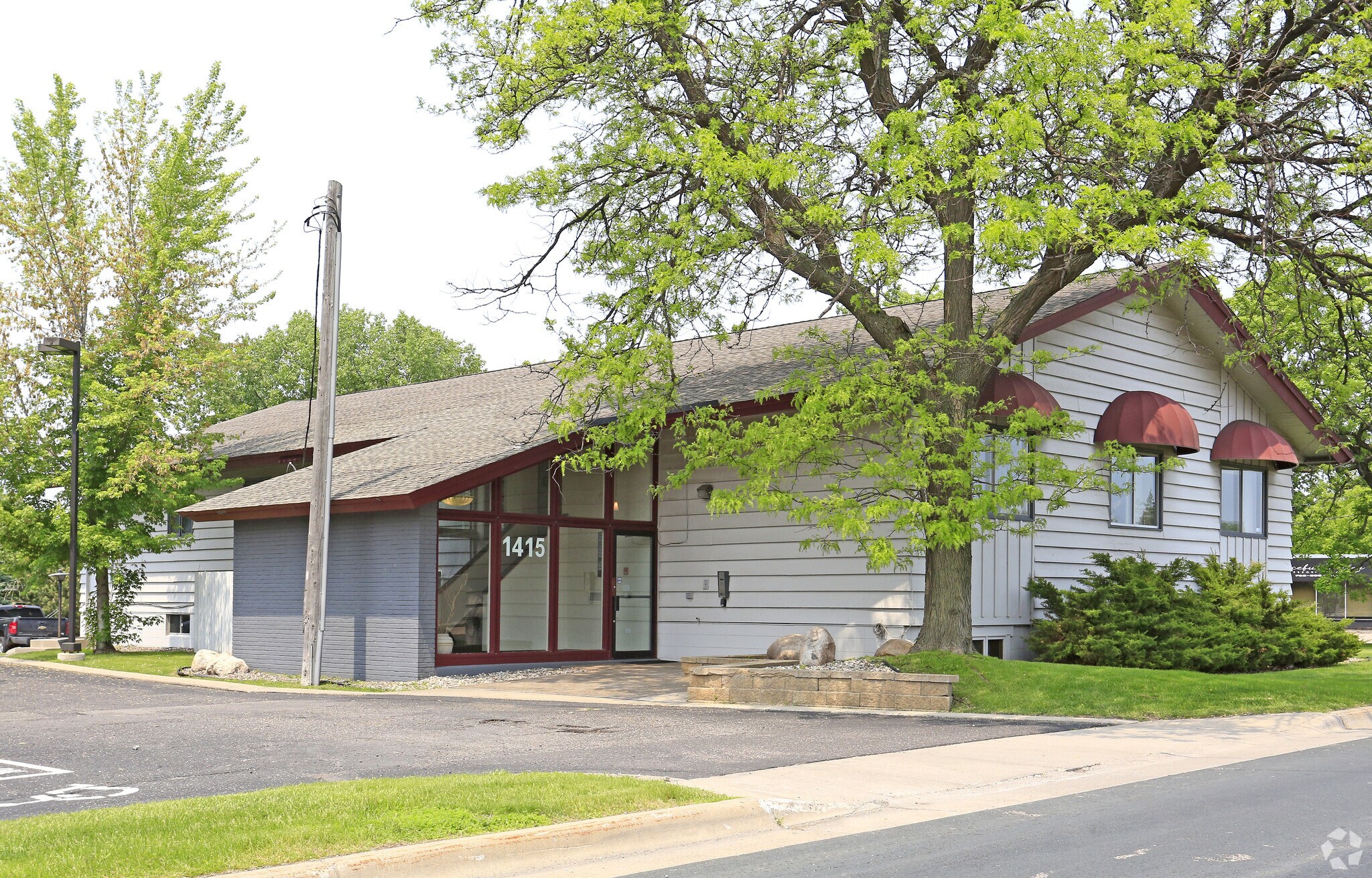 1415 Lilac Dr N, Golden Valley, MN for Rent