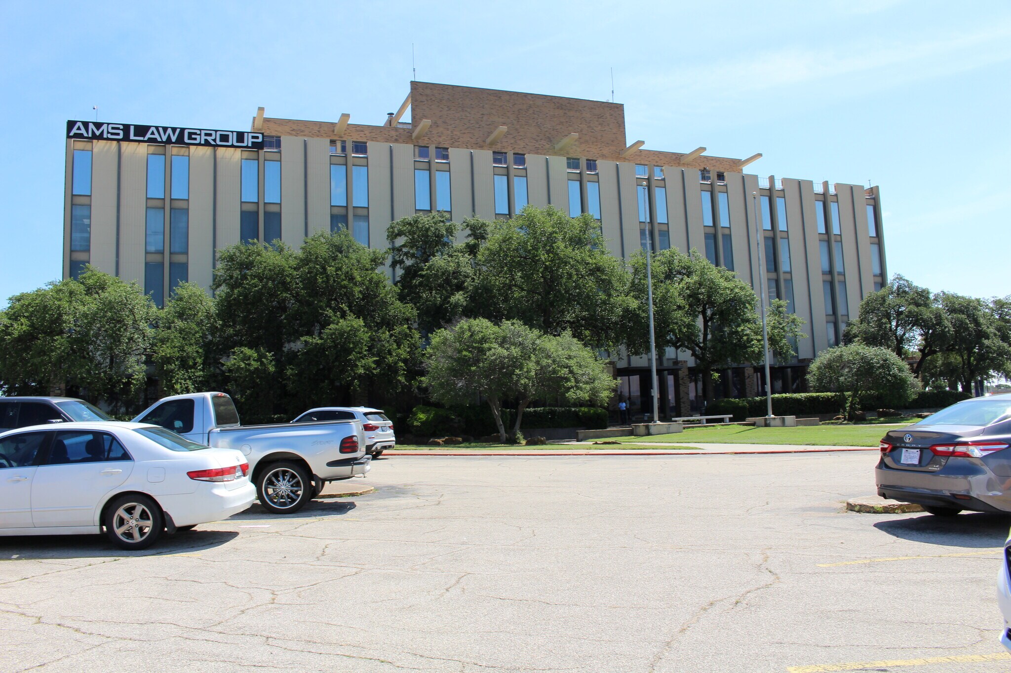 811 S Central Expy, Richardson, TX for Rent