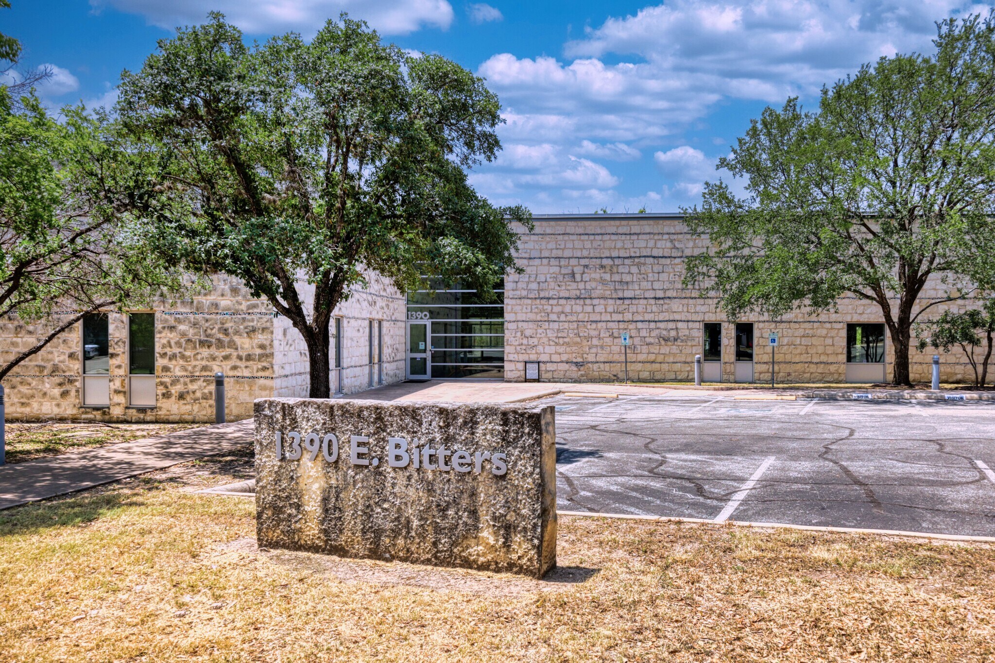 1390 E Bitters Rd, San Antonio, TX for Rent