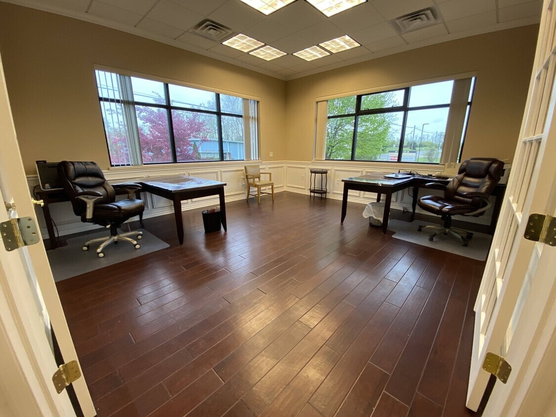 42500 Eleven Mile Rd, Novi, MI for Rent