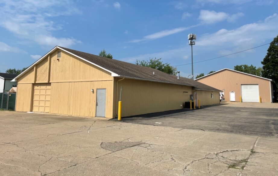 3214 S Dye Rd, Flint, MI for Rent