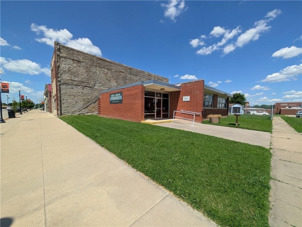 910 New York St, Humboldt, KS for Sale