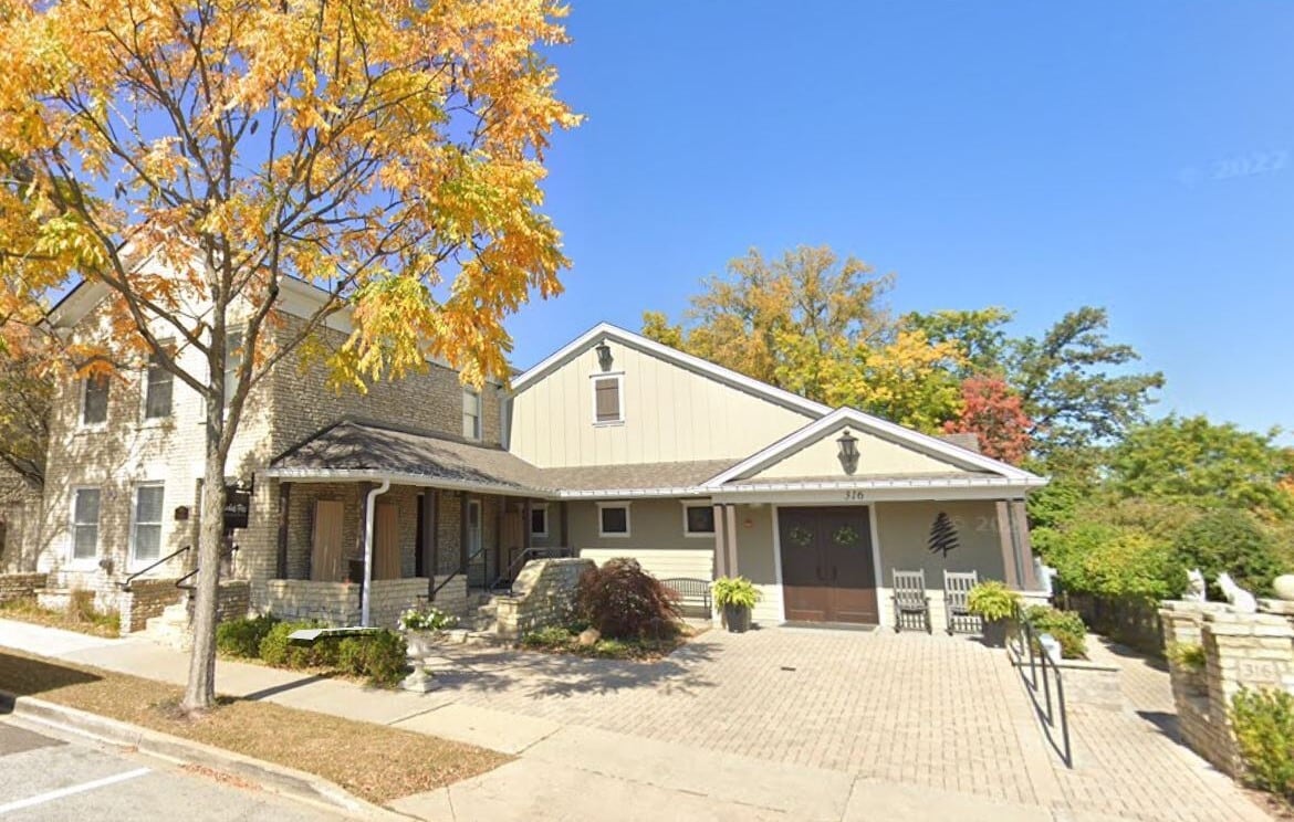 316 Cedar St, St Charles, IL for Sale