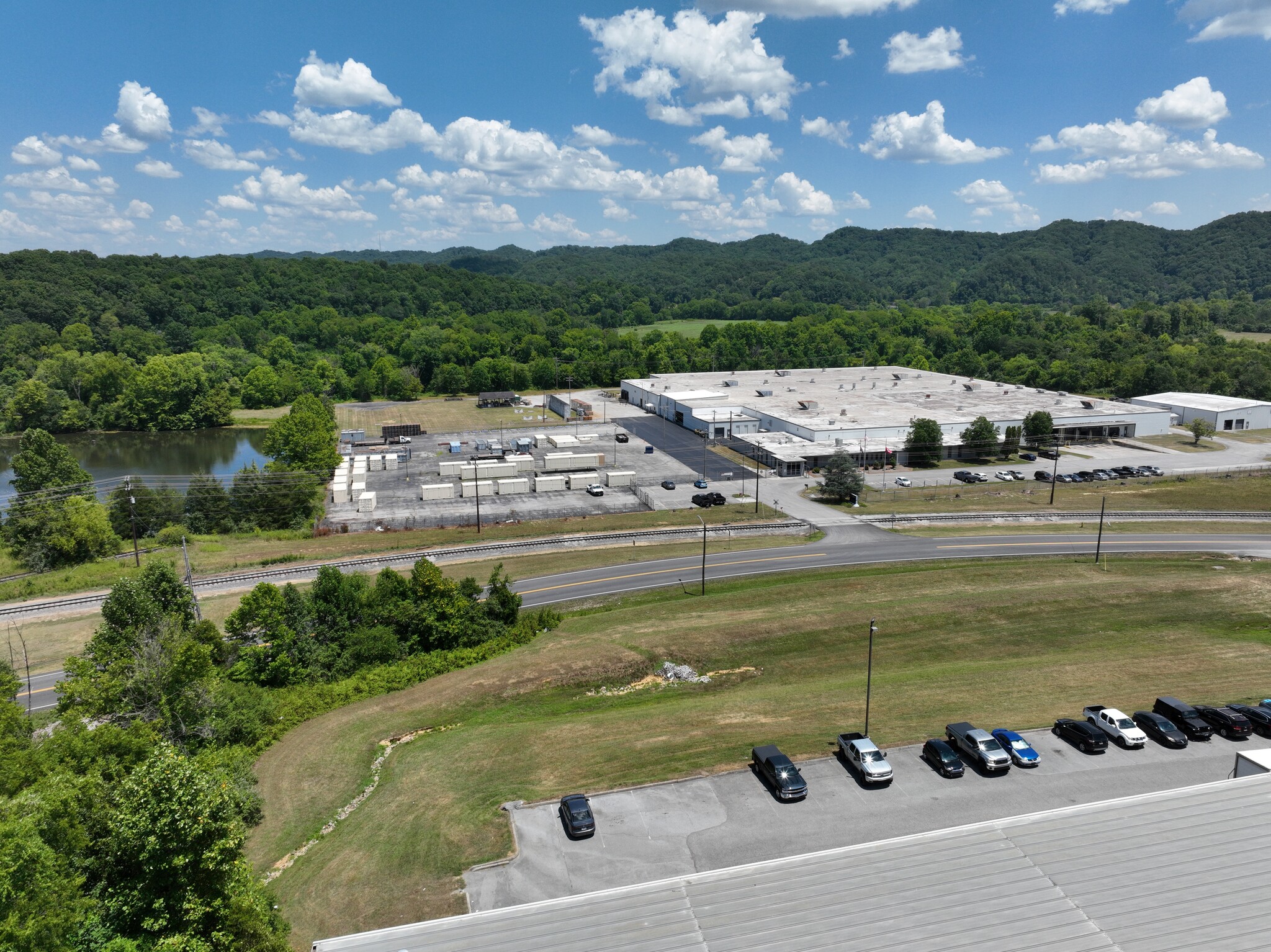 320 JD Yarnell Industrial Pky, Clinton, TN for Sale