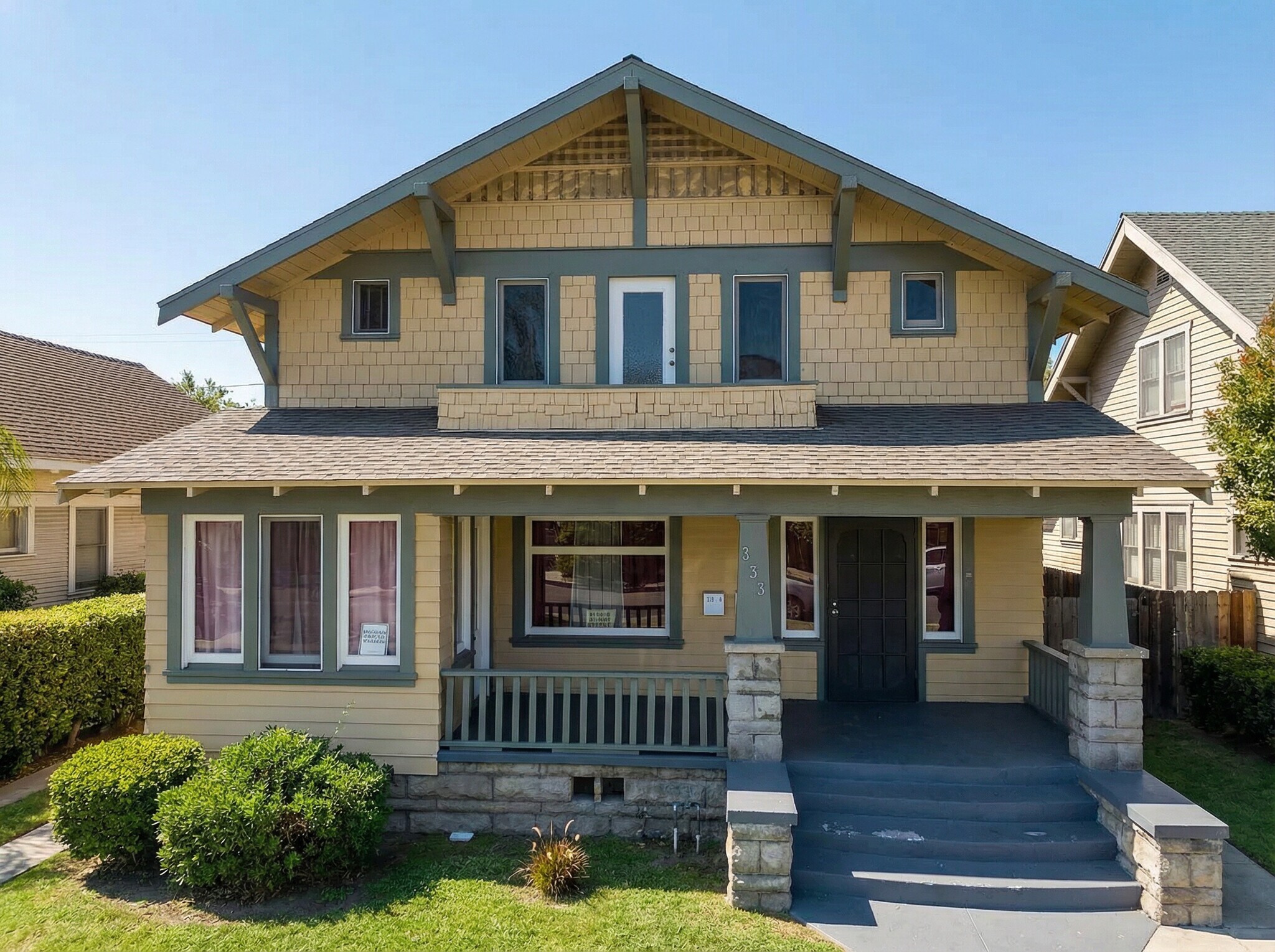 833 Cedar Ave, Long Beach, CA for Sale