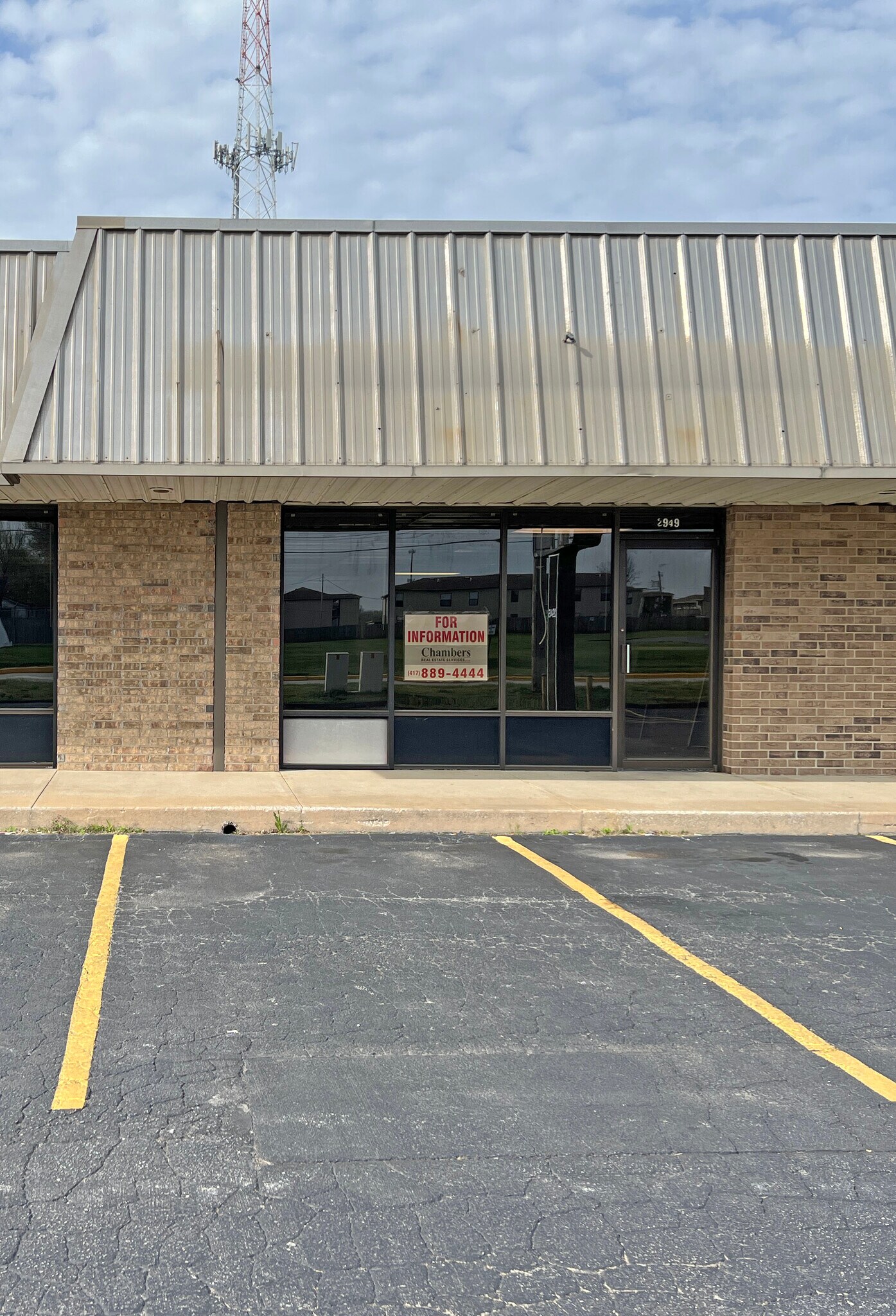 2949 E Chestnut Expy, Springfield, MO for Rent