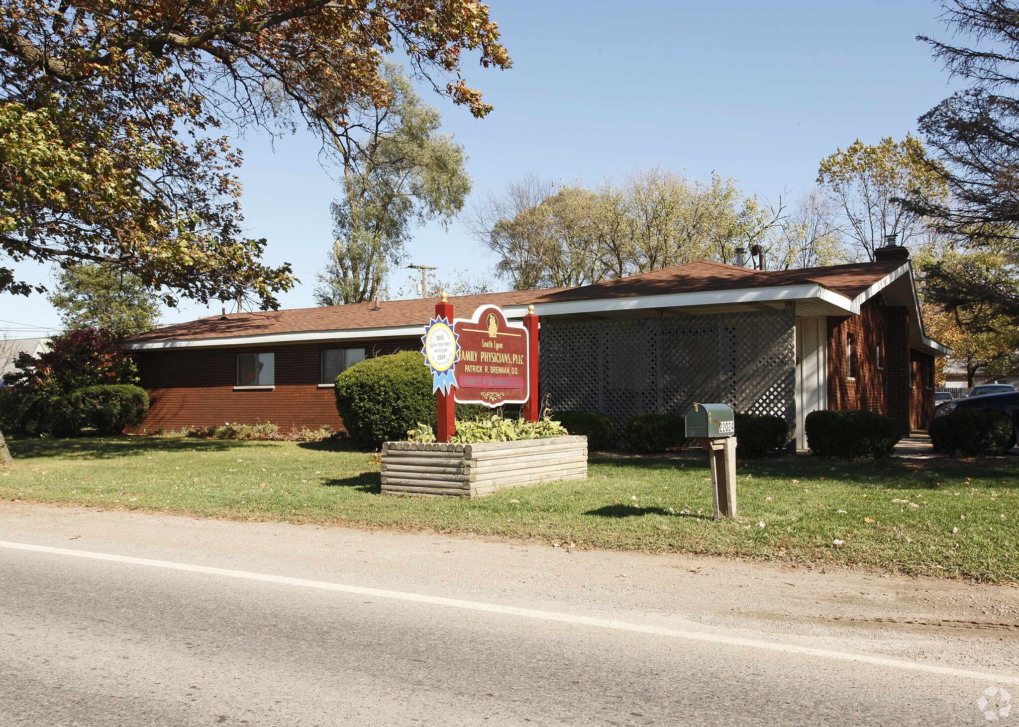 22024 Pontiac Trl, South Lyon, MI for Sale
