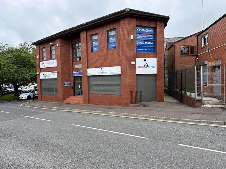 3-4 Hunters Ln, Rochdale, LAN for Rent