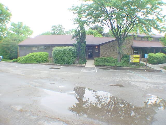 3200 Sycamore Ct, Columbus, IN for Sale