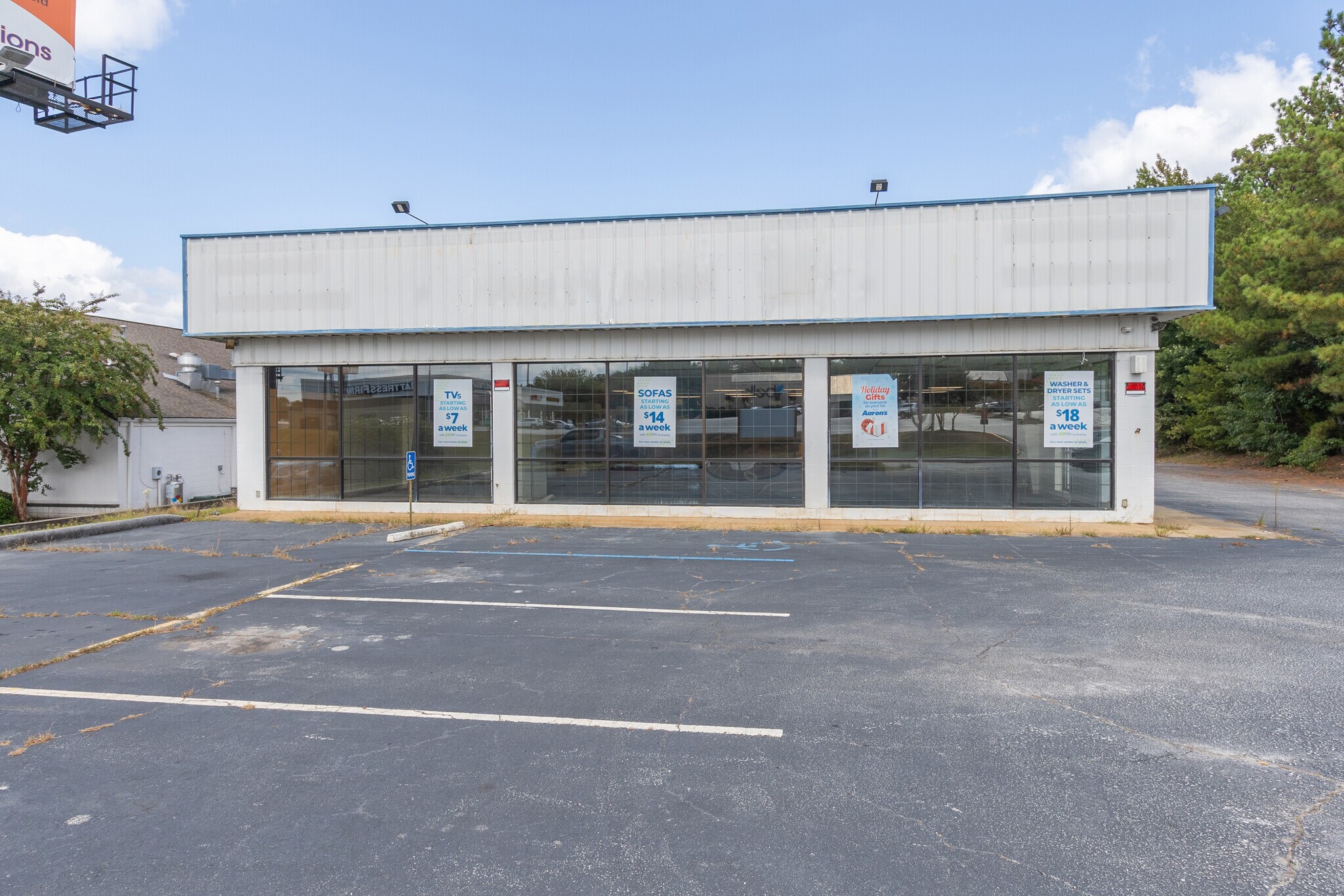 1592 Sandifer Blvd, Seneca, SC for Sale