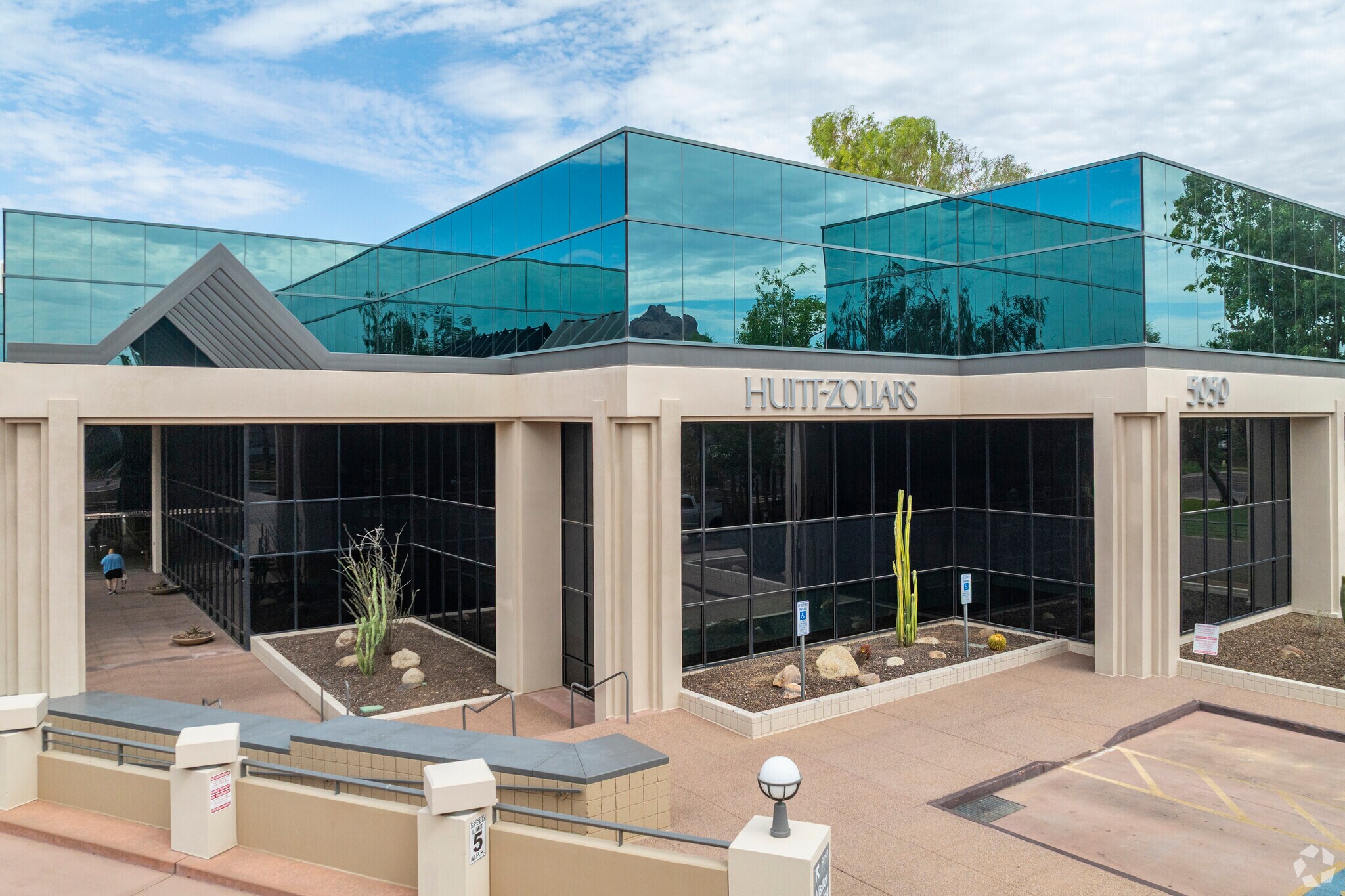 5050 N 40th St, Phoenix, AZ for Rent
