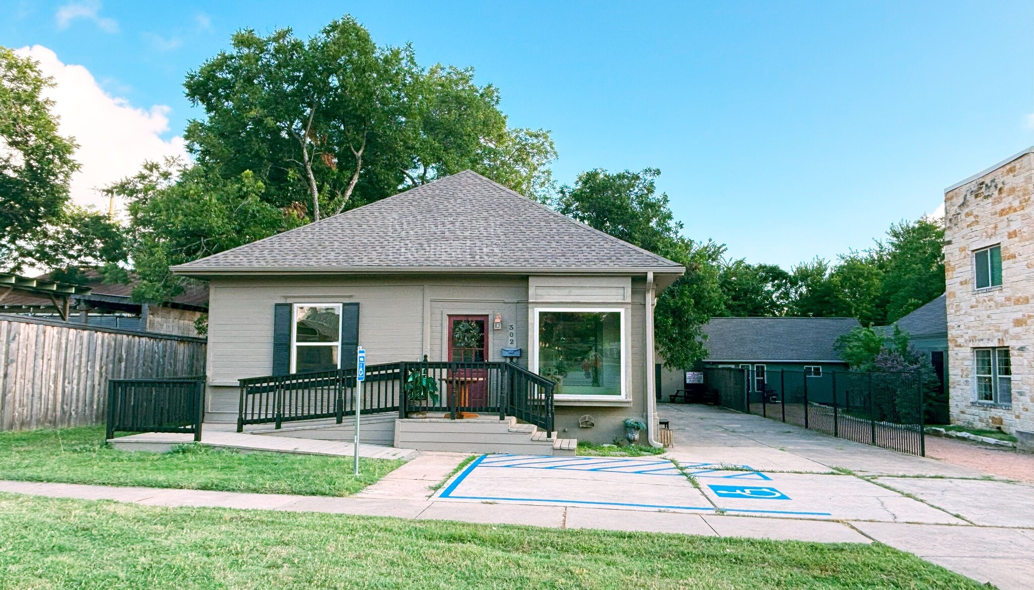 302 E Main St, Round Rock, TX for Rent