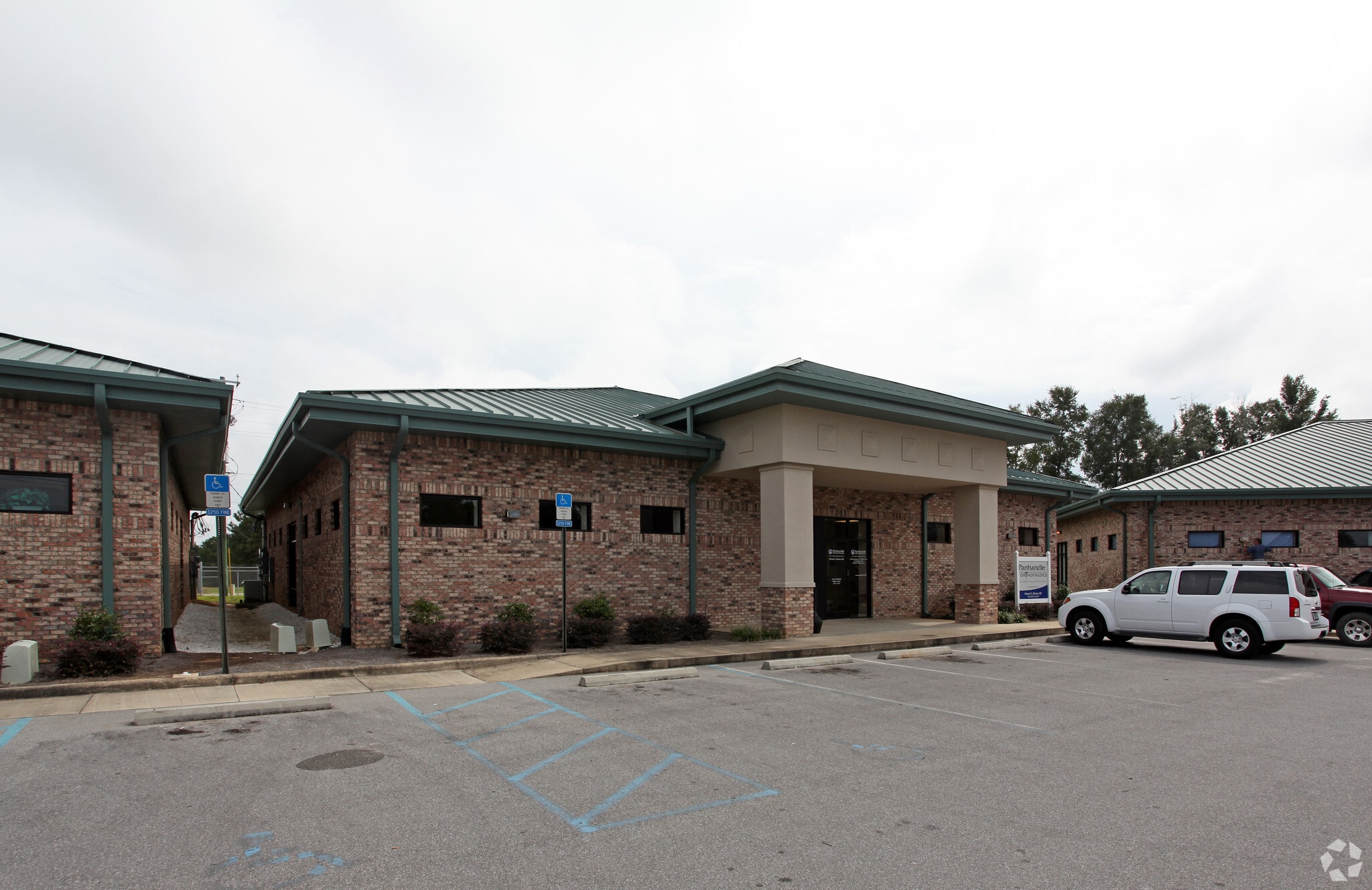 700-710 Hospital Dr, Crestview, FL for Sale