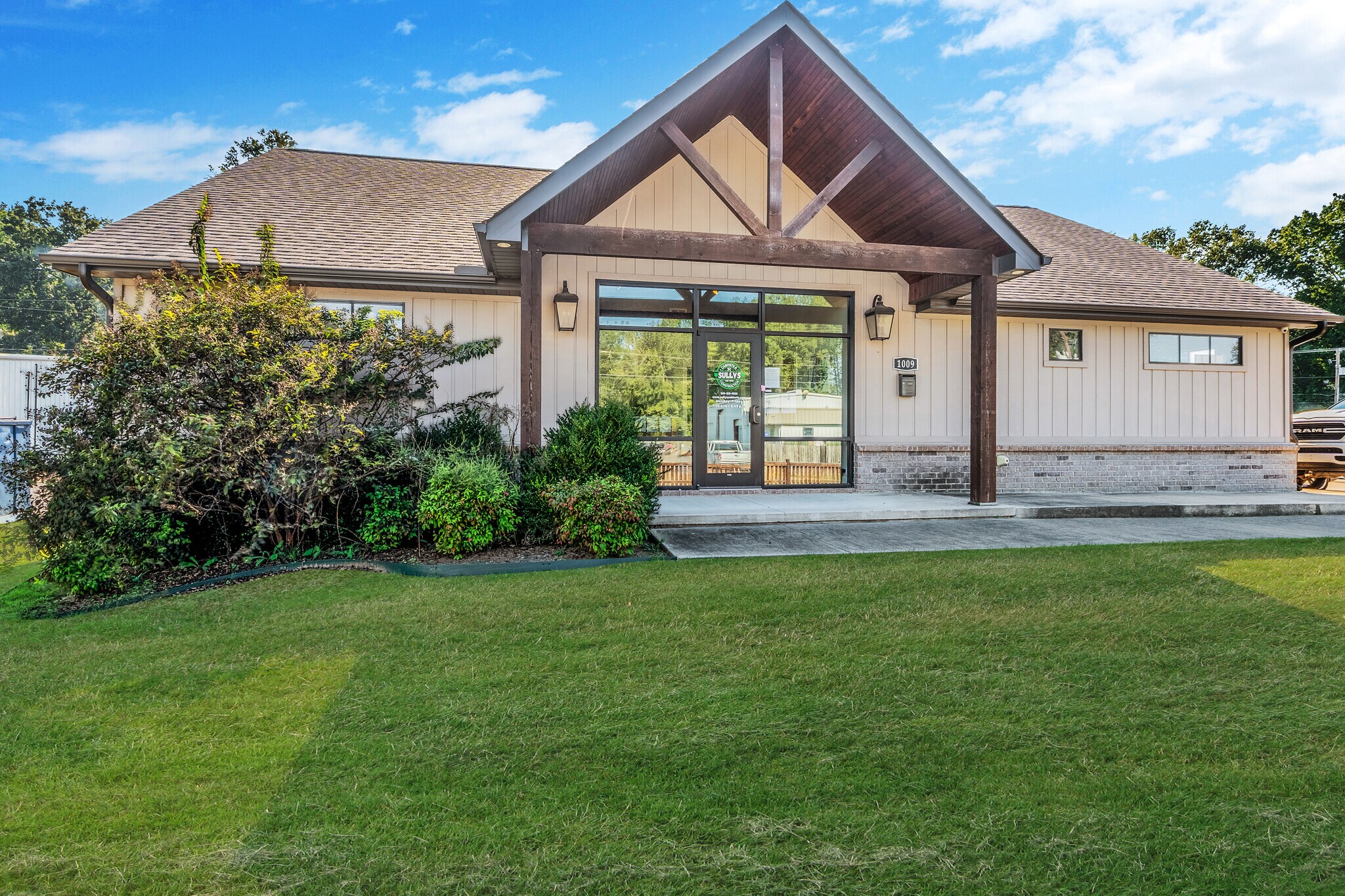 1009 S Redmond Rd, Jacksonville, AR for Sale