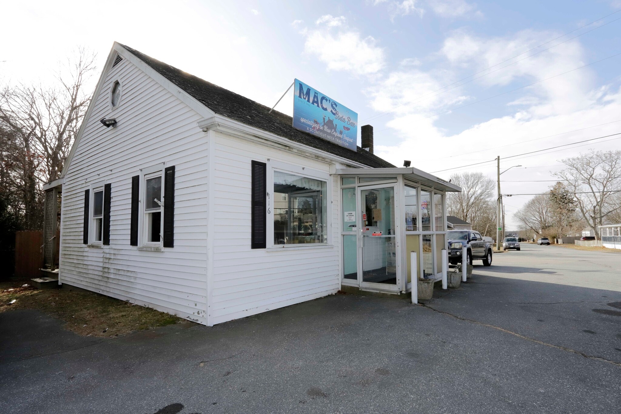 116 Sconticut Neck Rd, Fairhaven, MA for Sale