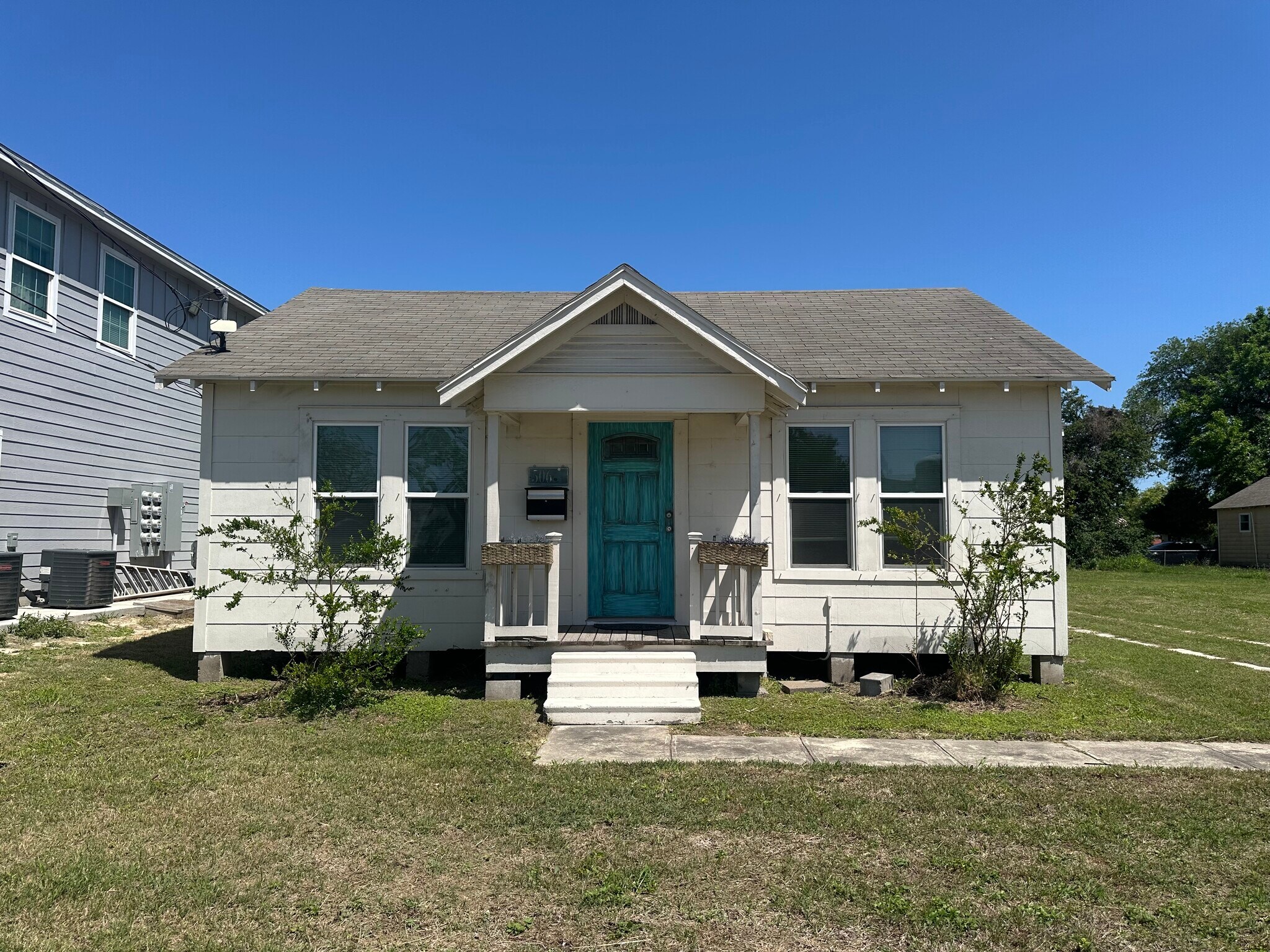 506 N Alamo St, Refugio, TX for Sale