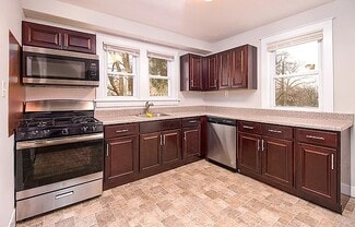 Stabilized 8-Unit Commercial Investment