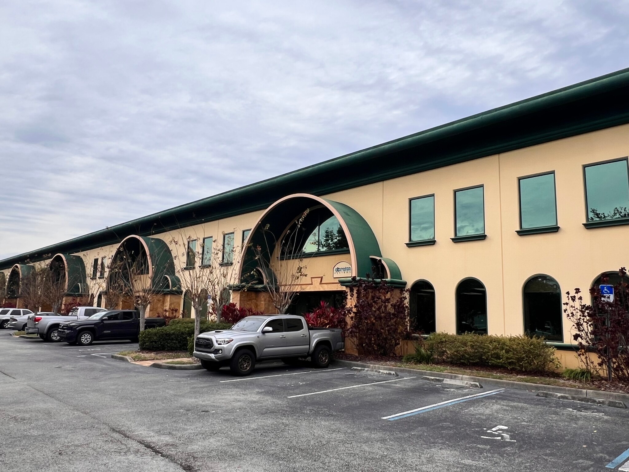 6881 Kingspointe Pky, Orlando, FL for Rent