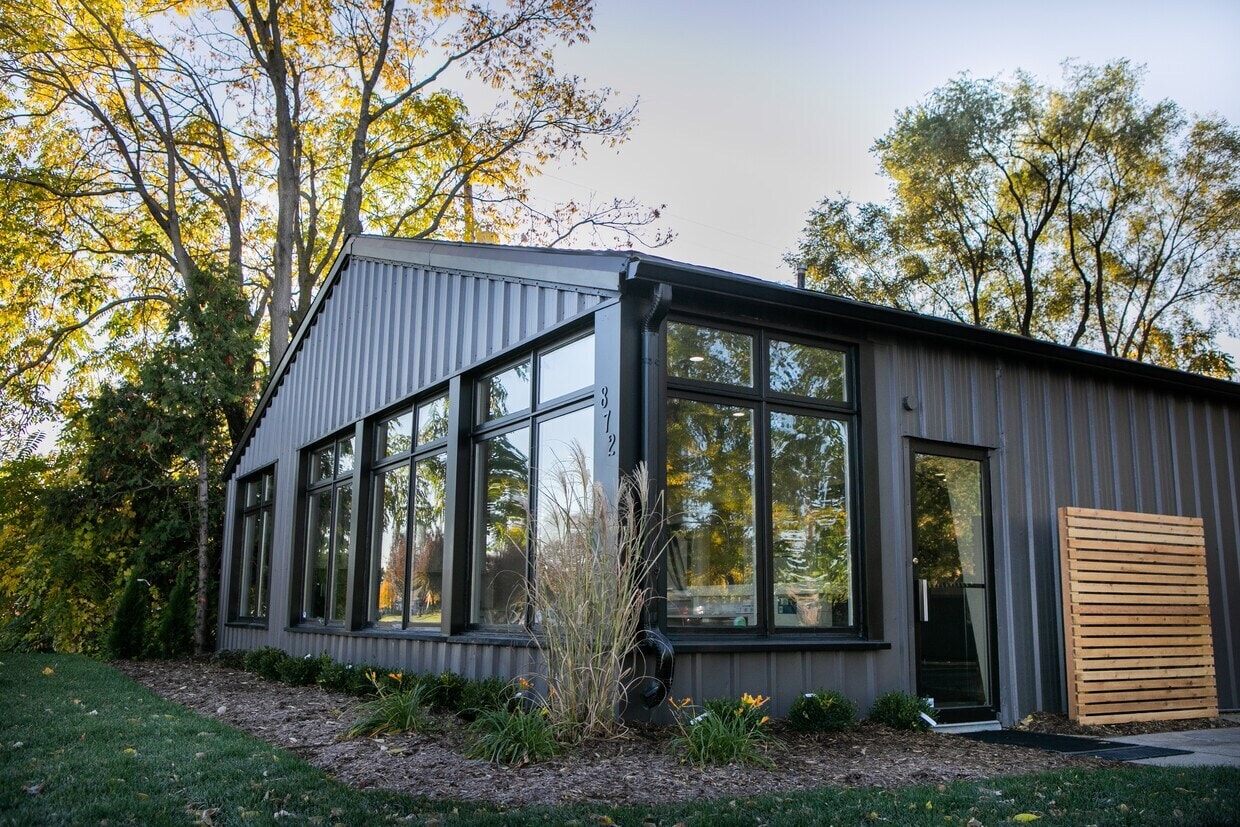 872 E Auburn Rd, Rochester Hills, MI for Rent