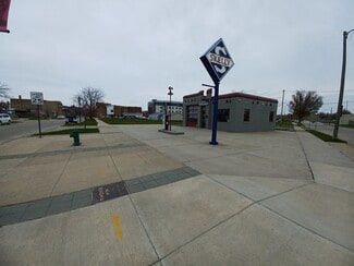 Cedar Rapids, IA Retail - 1390 3rd St SE Cedar Rapids, IA Retail - 1390 3rd St SE