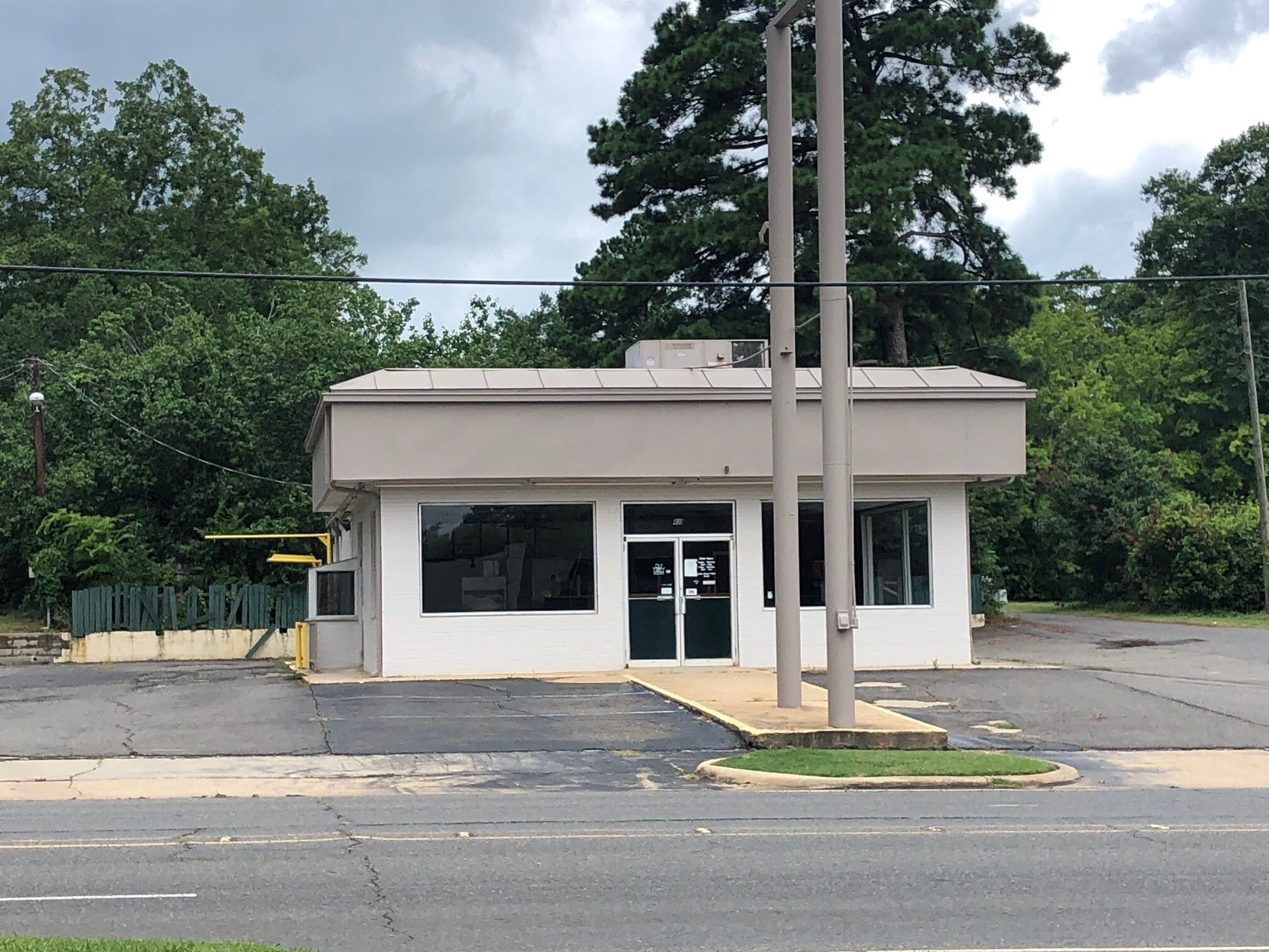 410 Washington Ave Mansfield, LA 71052 Retail Property for Lease on