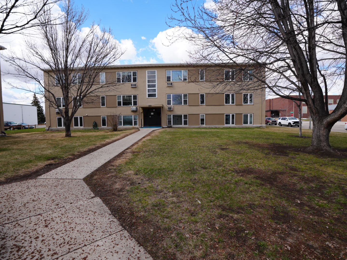 303 W Highland Dr, Williston, ND for Sale