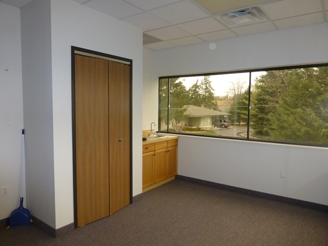 51863 Schoenherr Rd, Shelby Township, MI for Rent