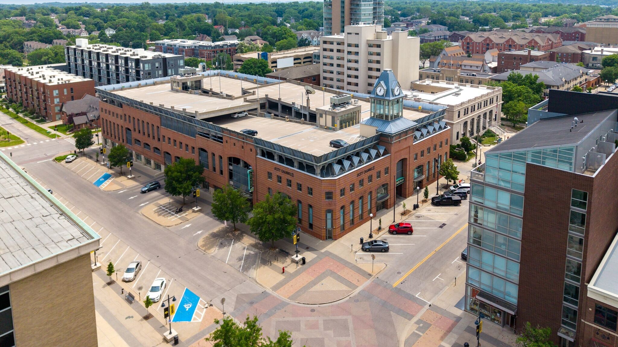 4 S Linn St, Iowa City, IA for Sale