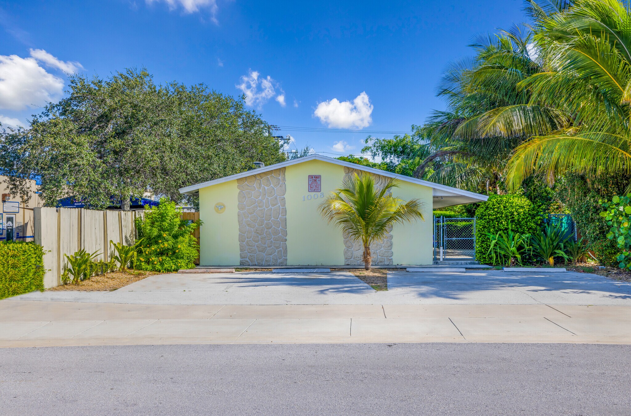 1008 18th Ave N, Lake Worth Beach, FL for Sale
