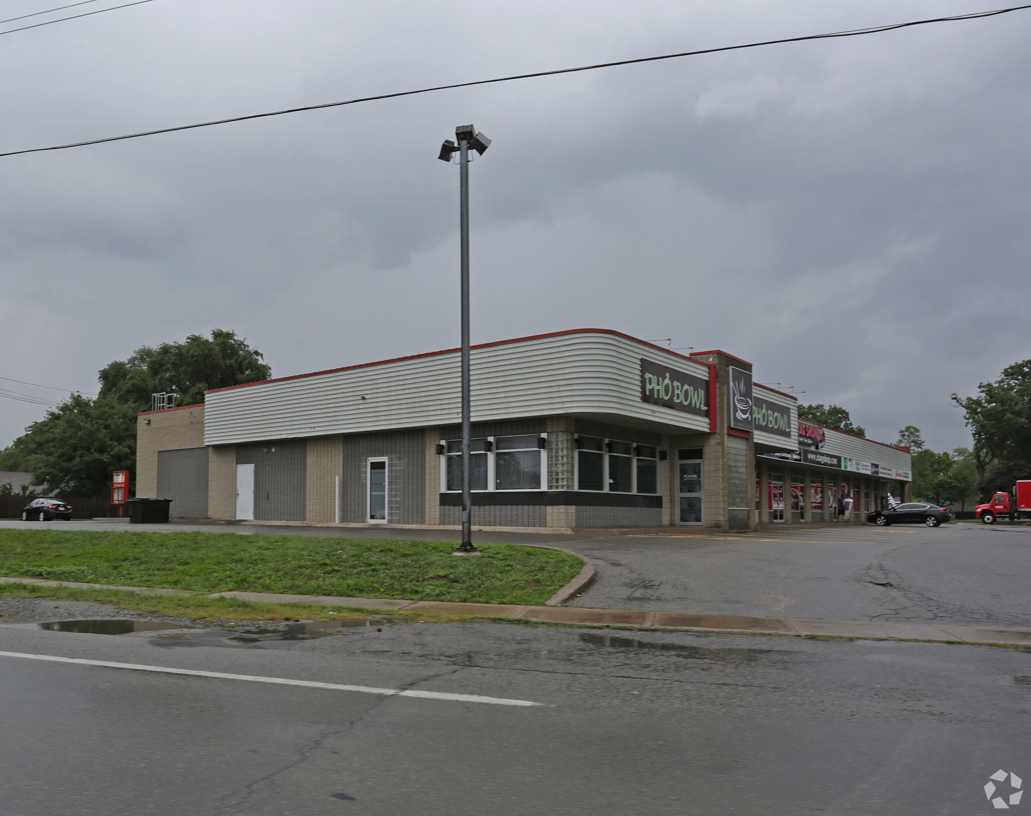 7637 Lundy's Ln, Niagara Falls, ON for Rent