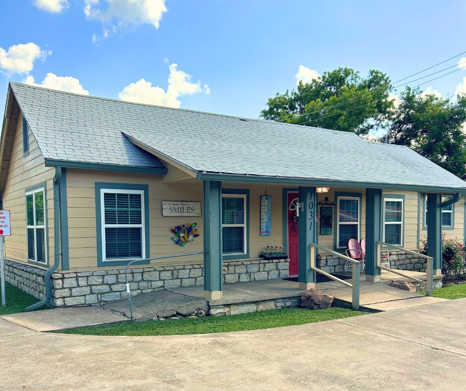 1031 W Pearl St, Granbury, TX for Rent