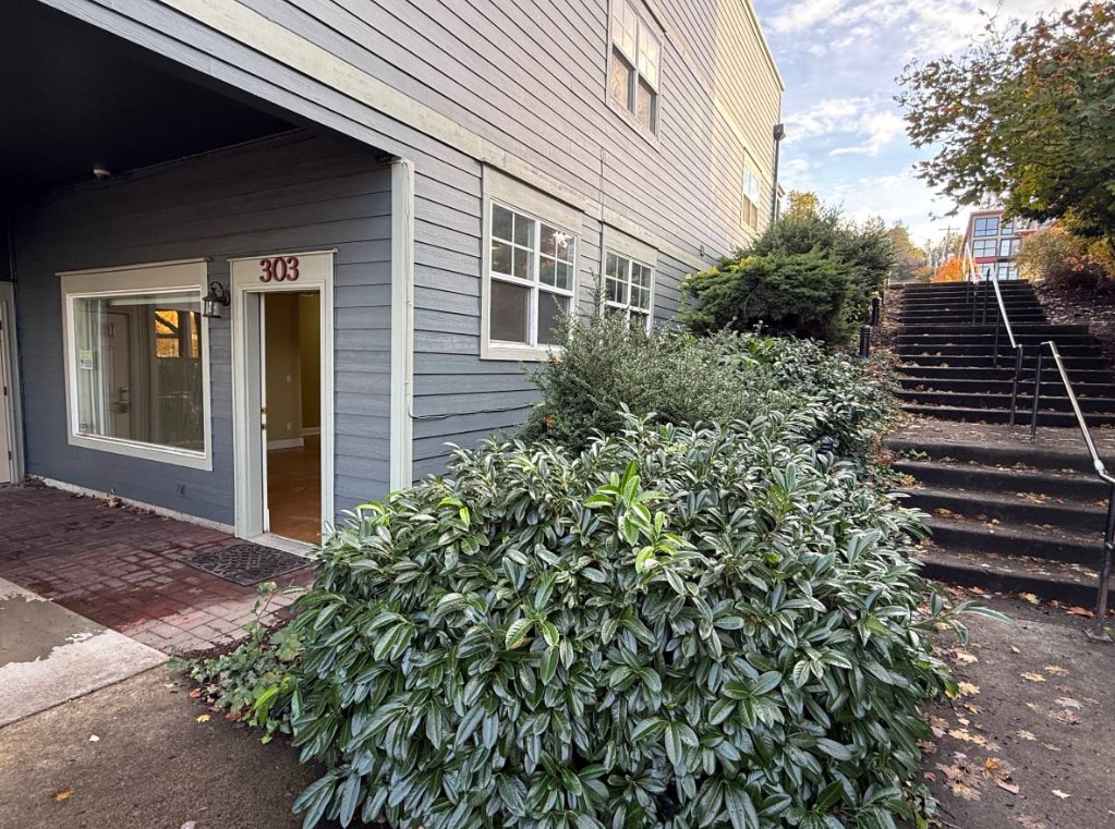 303 E Historic Columbia River Hwy, Troutdale, OR for Rent