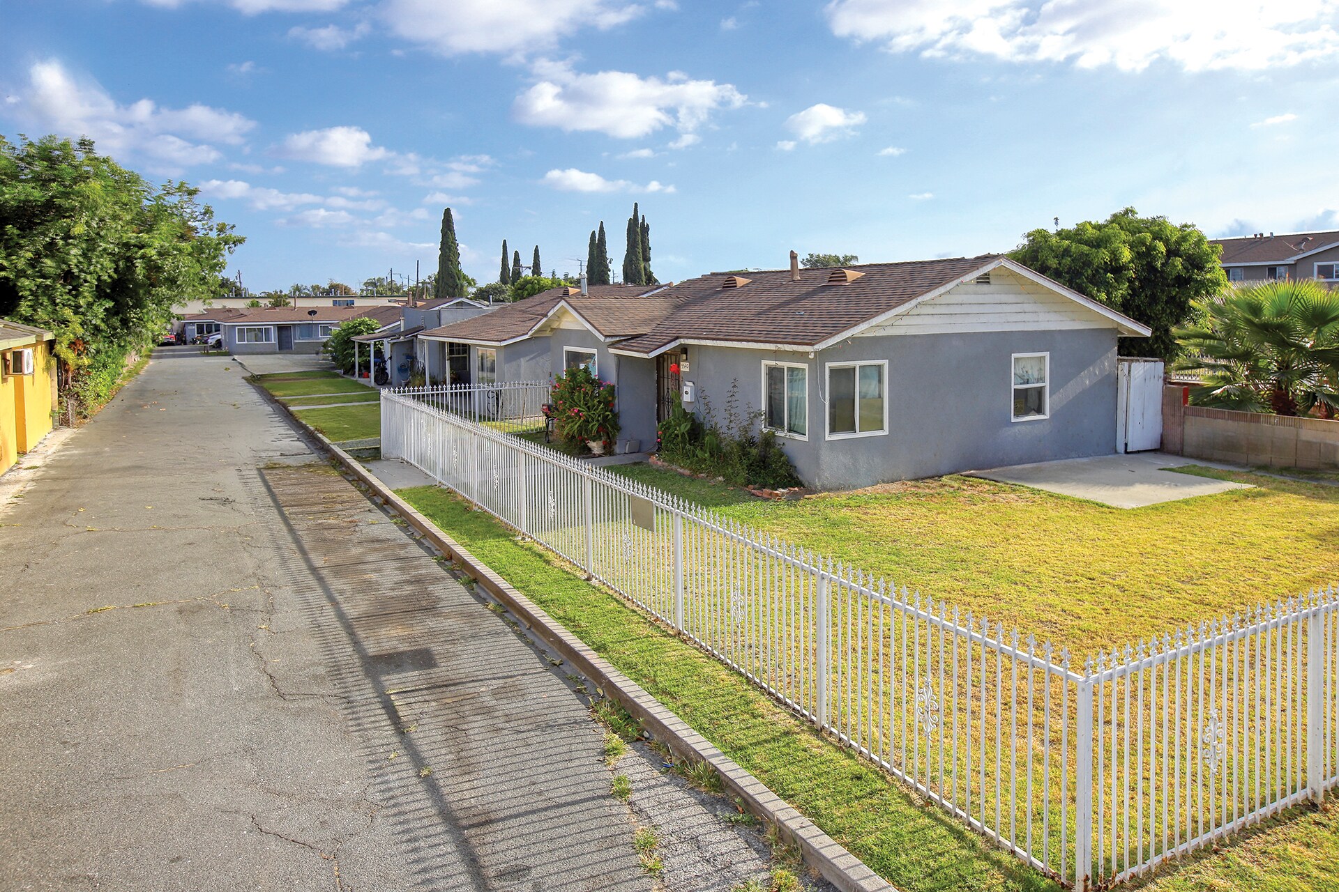 5540-5546 1/2 Clara St, Bell Gardens, CA for Sale
