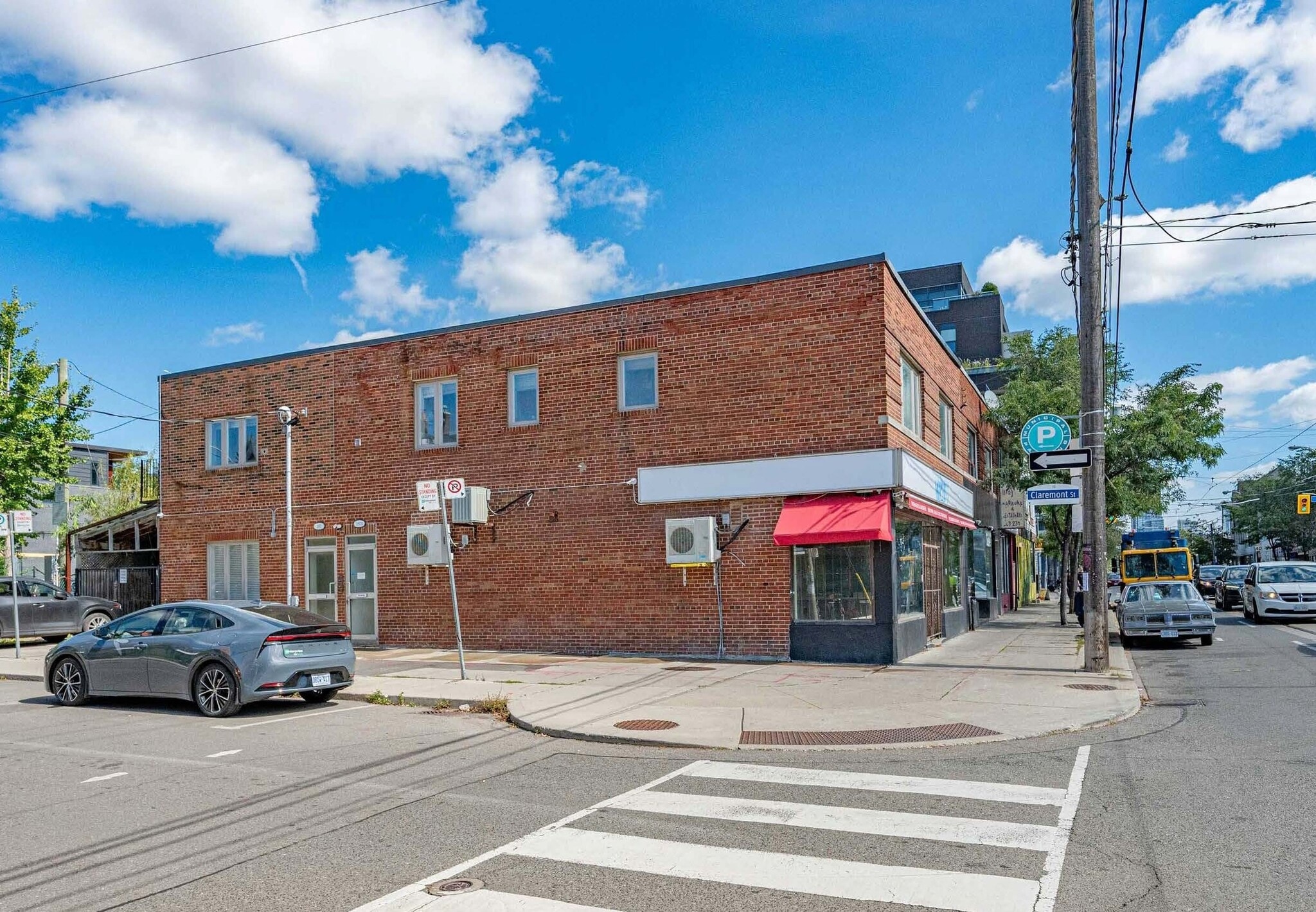 878-880 Dundas St W, Toronto, ON for Rent