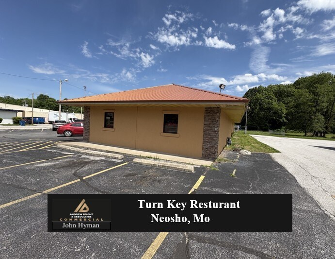 915 S Neosho Blvd, Neosho, MO for Sale