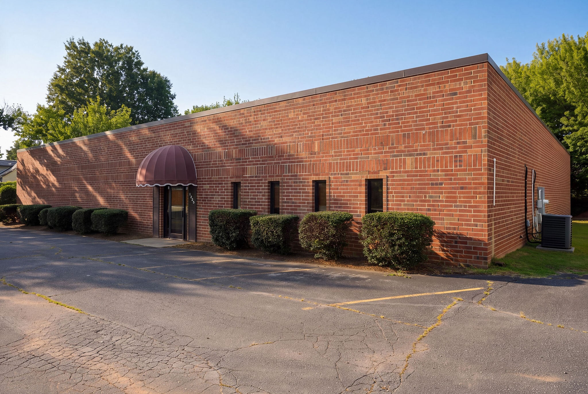 1225 W Market Center Dr, High Point, NC for Rent