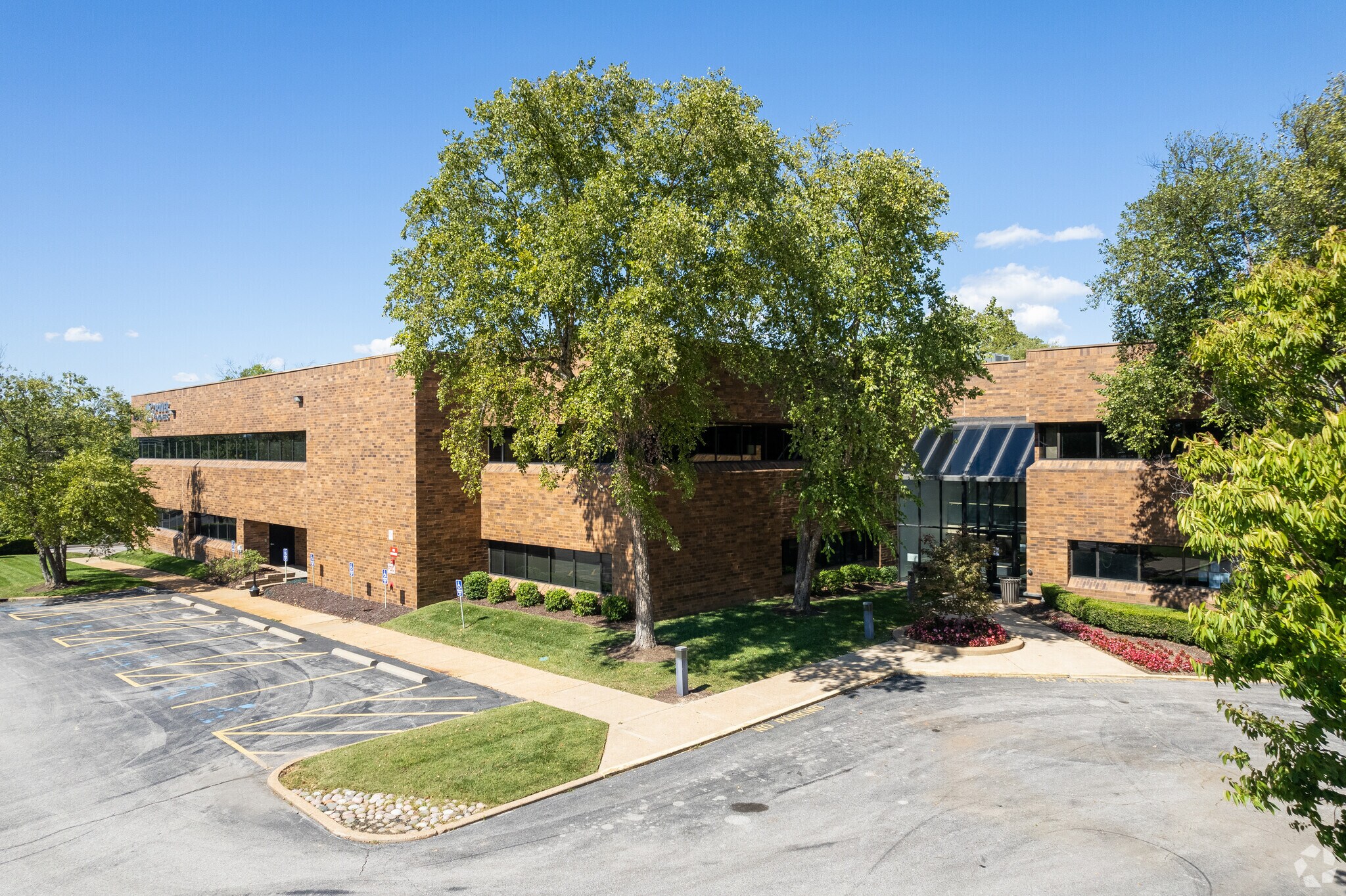 12755 Olive Blvd, Creve Coeur, MO for Rent