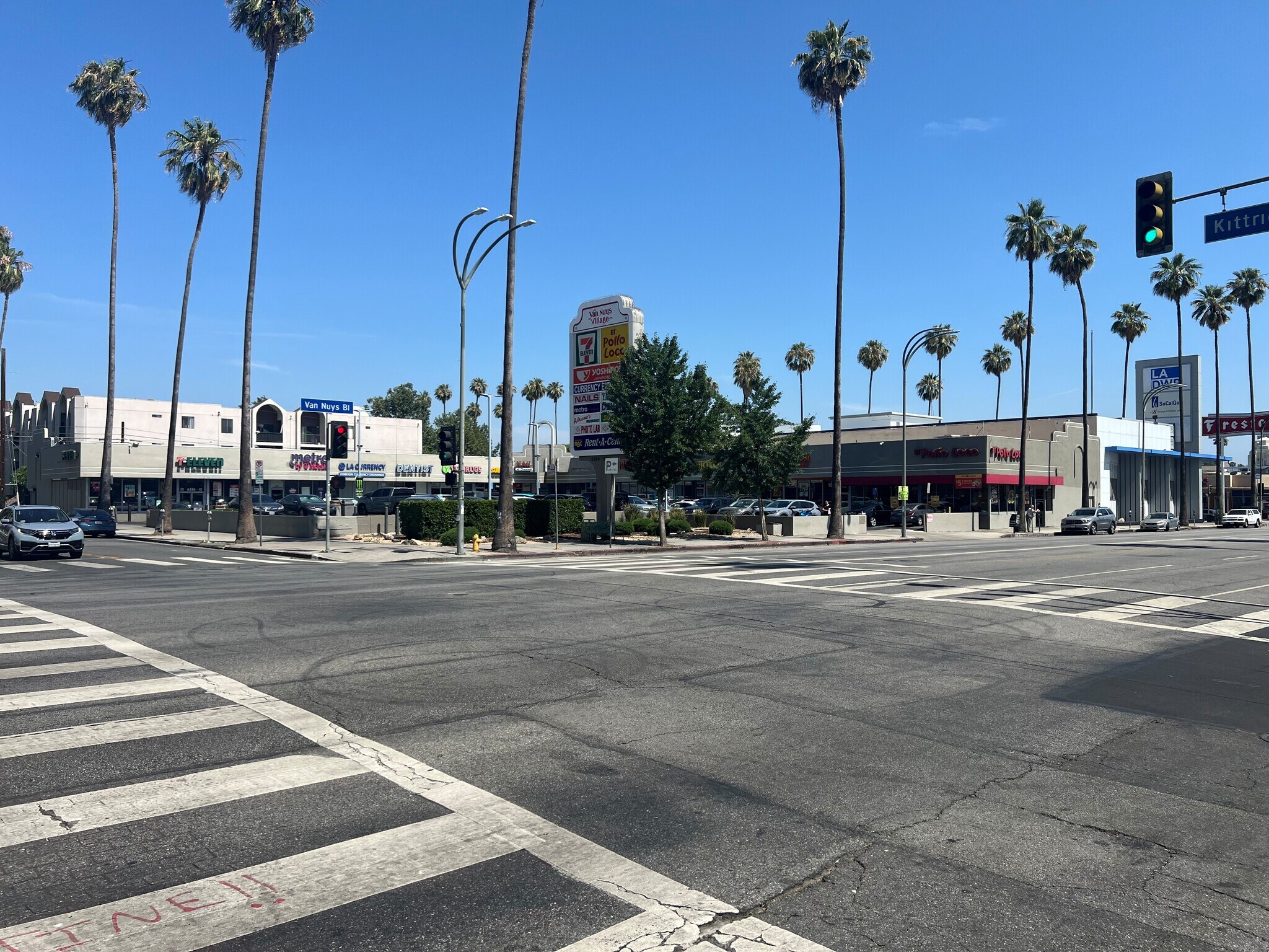 6558-6572 Van Nuys Blvd, Van Nuys, CA for Rent