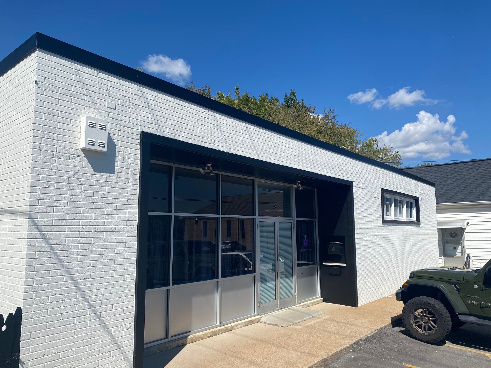 329 N Main St, Springfield, TN for Sale