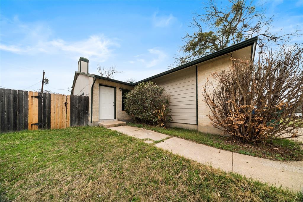 808 Lloyd Ln, Elgin, TX for Sale