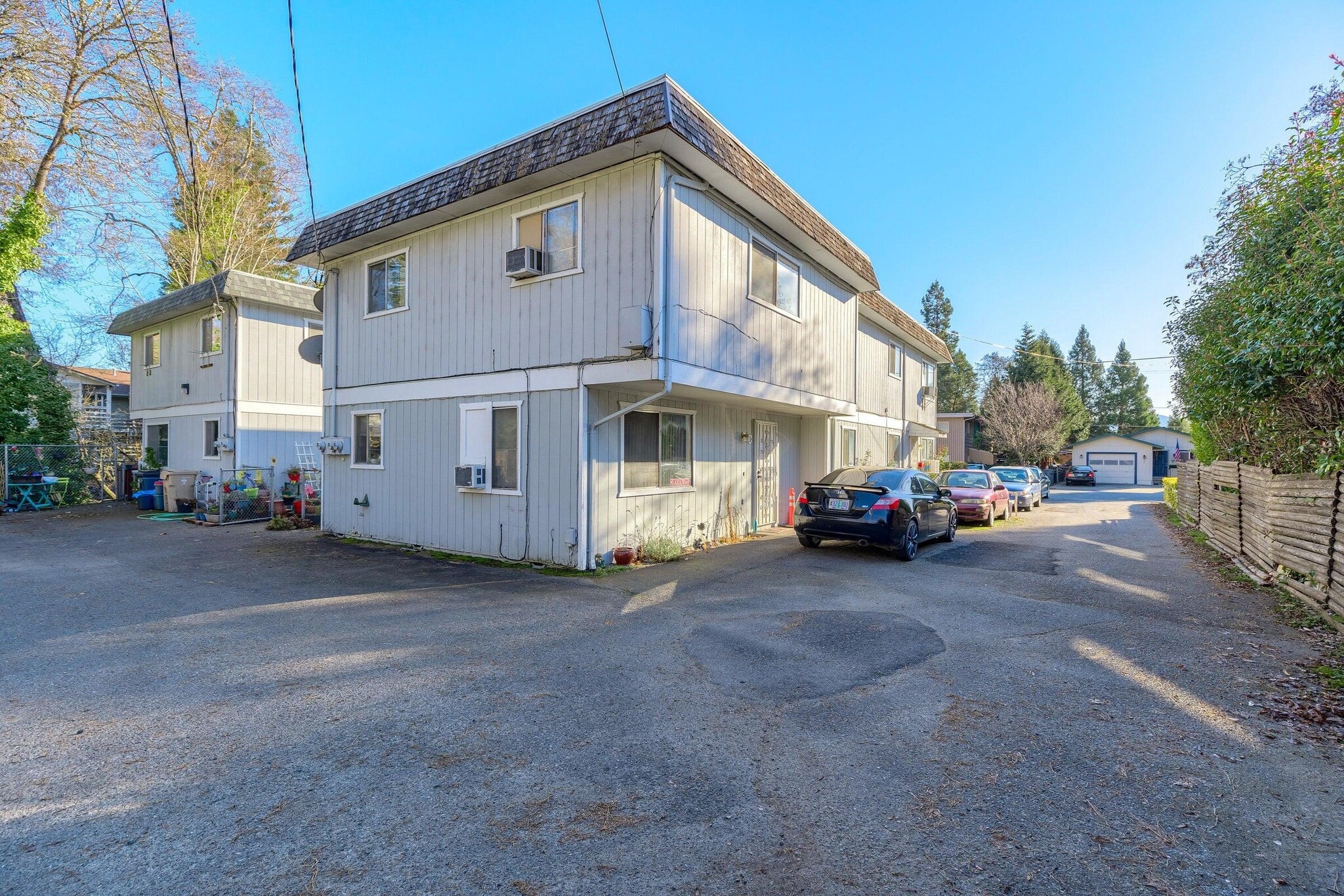 526 NW C St, Grants Pass, OR for Sale