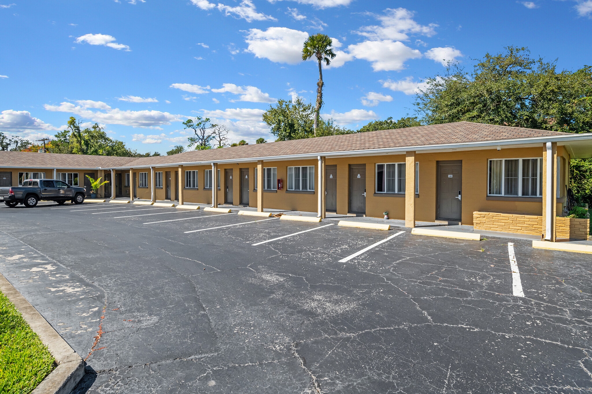 640 S Ridgewood Ave, Daytona Beach, FL for Sale