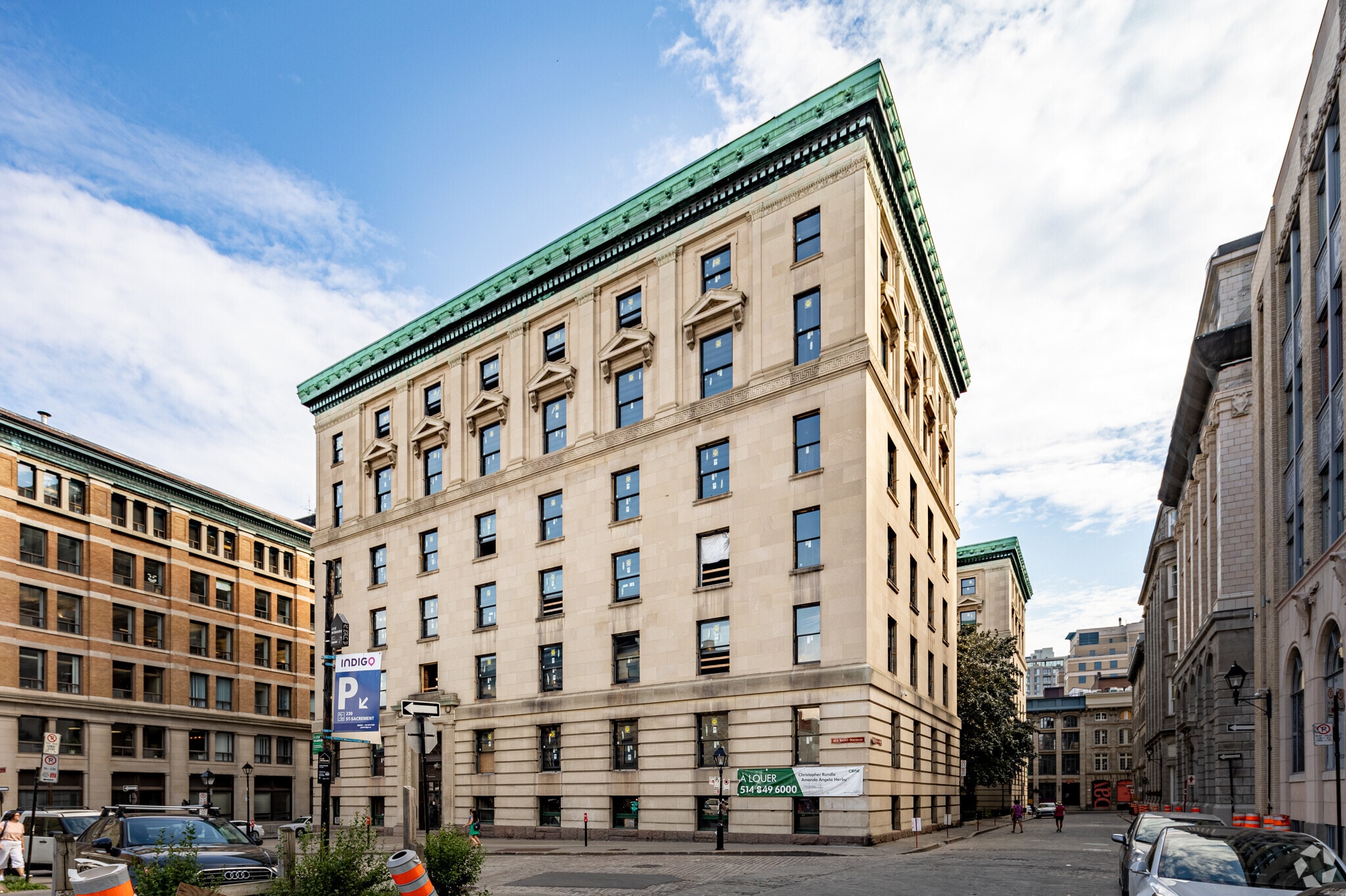 300 Rue Du Saint-Sacrement, Montréal, QC for Rent