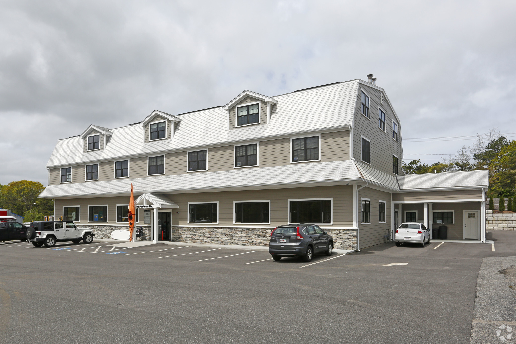 802 Macarthur Blvd, Pocasset, MA for Rent