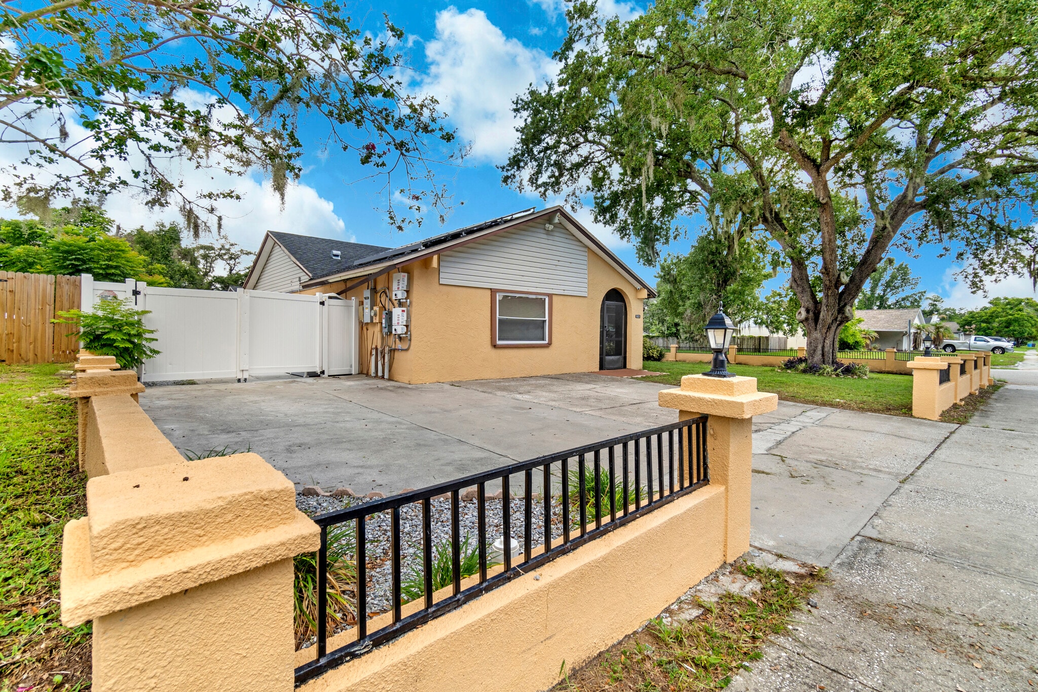613 Forest Hills Dr, Brandon, FL for Rent