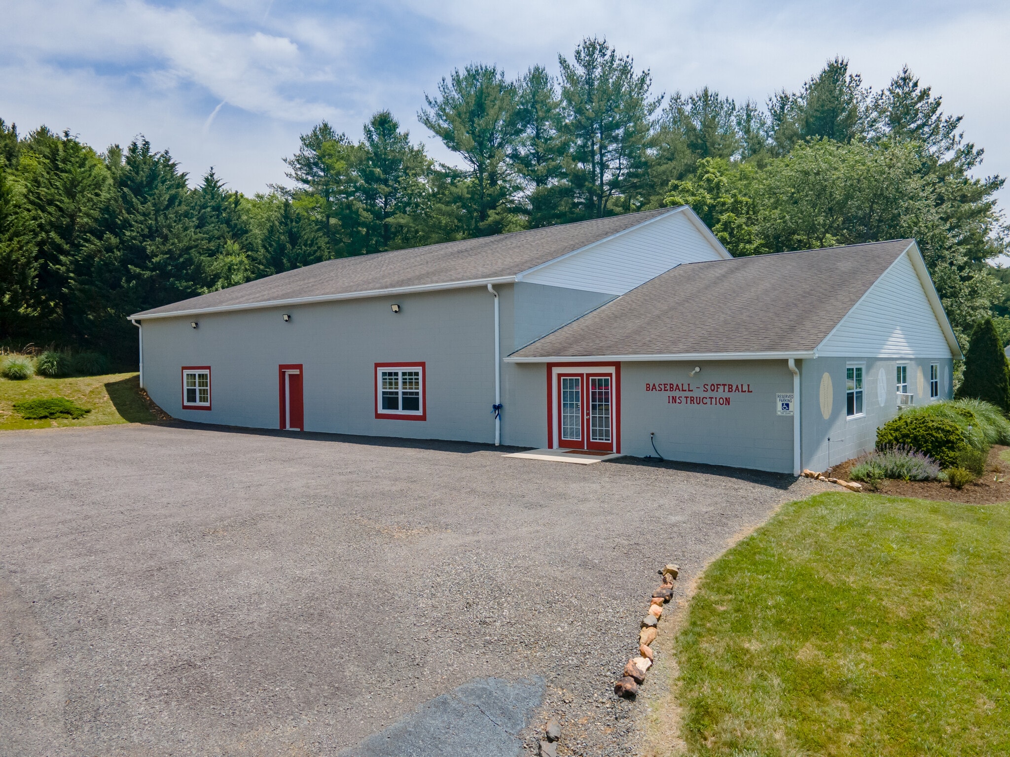 1266 E Stuart Dr, Hillsville, VA for Sale
