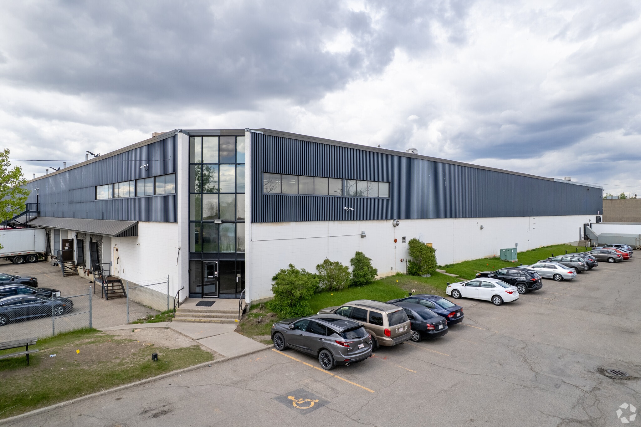 3916 72nd Ave SE, Calgary, AB for Rent