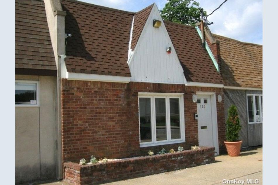 156 Scranton Ave Lynbrook, NY 11563 Retail Property for Sale on