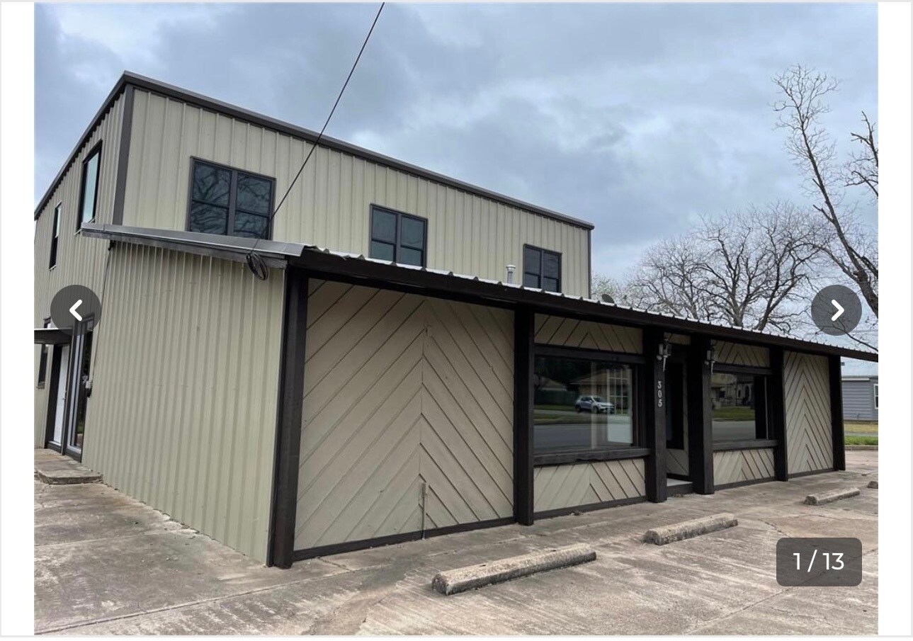 305 S Jefferson St, La Grange, TX for Rent