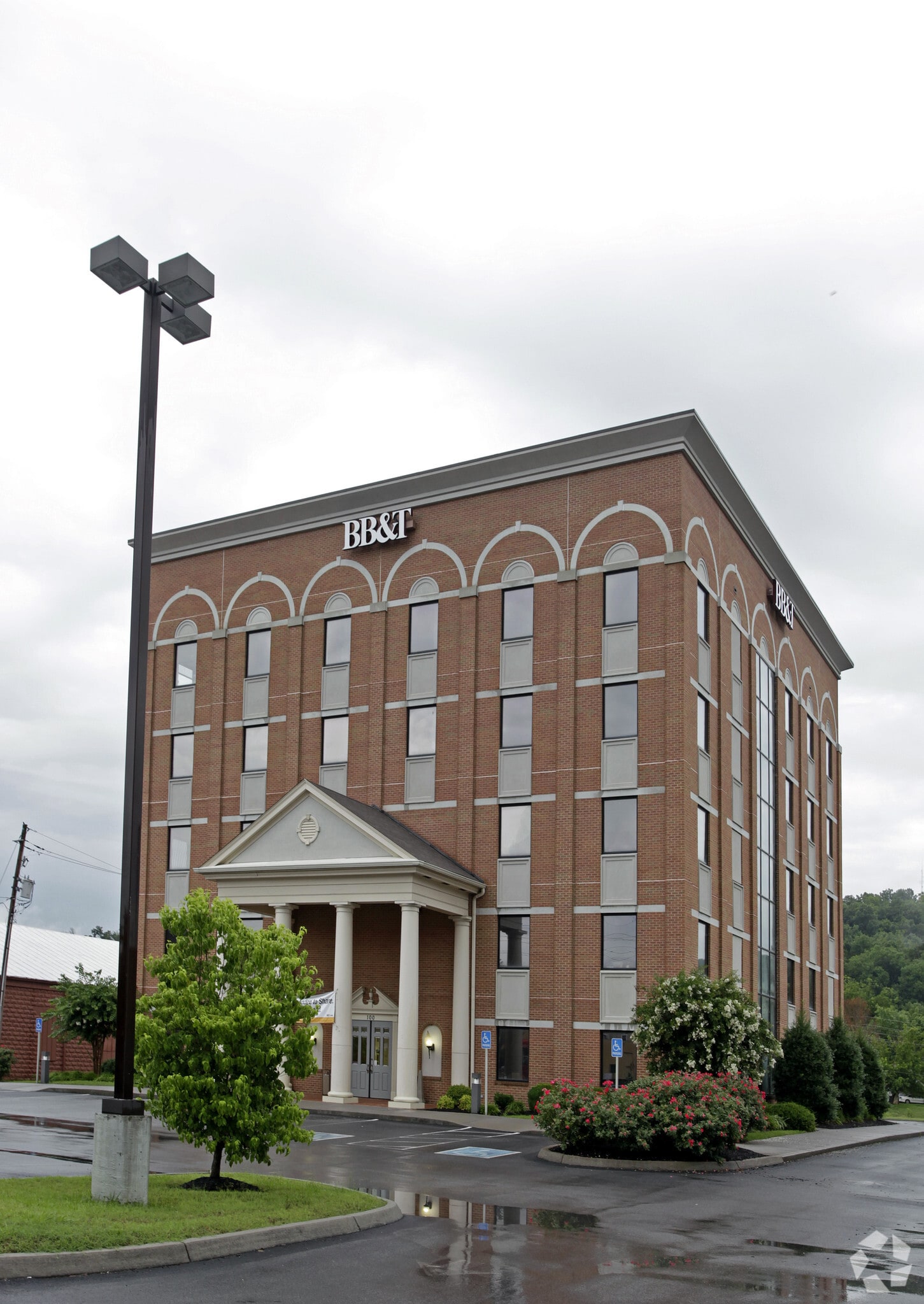 100 E Main St, Sevierville, TN for Rent